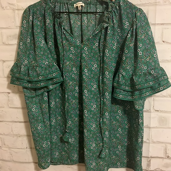 NWOT Max Studio green floral flutter sleeve top - Picture 4 of 5
